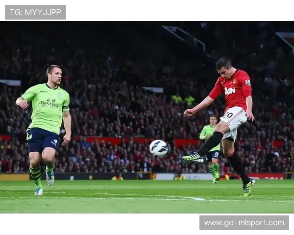 足球凌空抽射爆裂入网：点燃绿茵奇迹的瞬间