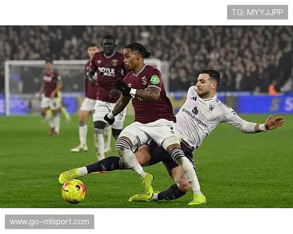 曼联队内变动加剧,年轻球员有望迎来机遇 曼联队内变动加剧,年轻球员有望迎来机遇